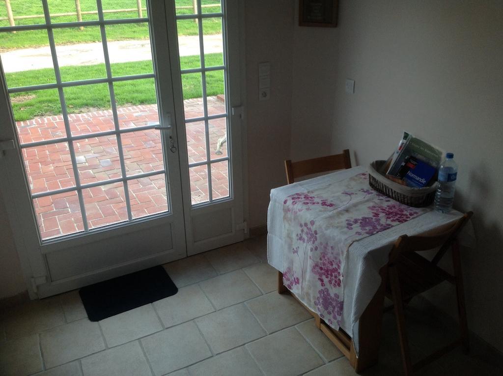 Le Saint Aubin- Maison D Hotes Dans Ce Monastere Du 16 Siecle Amfreville-la-Campagne ภายนอก รูปภาพ